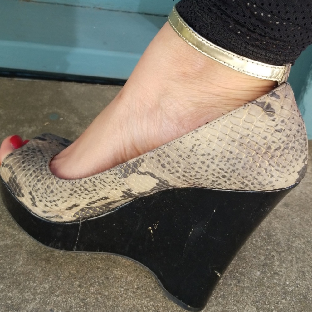 Wedge - Picture 6 of 8